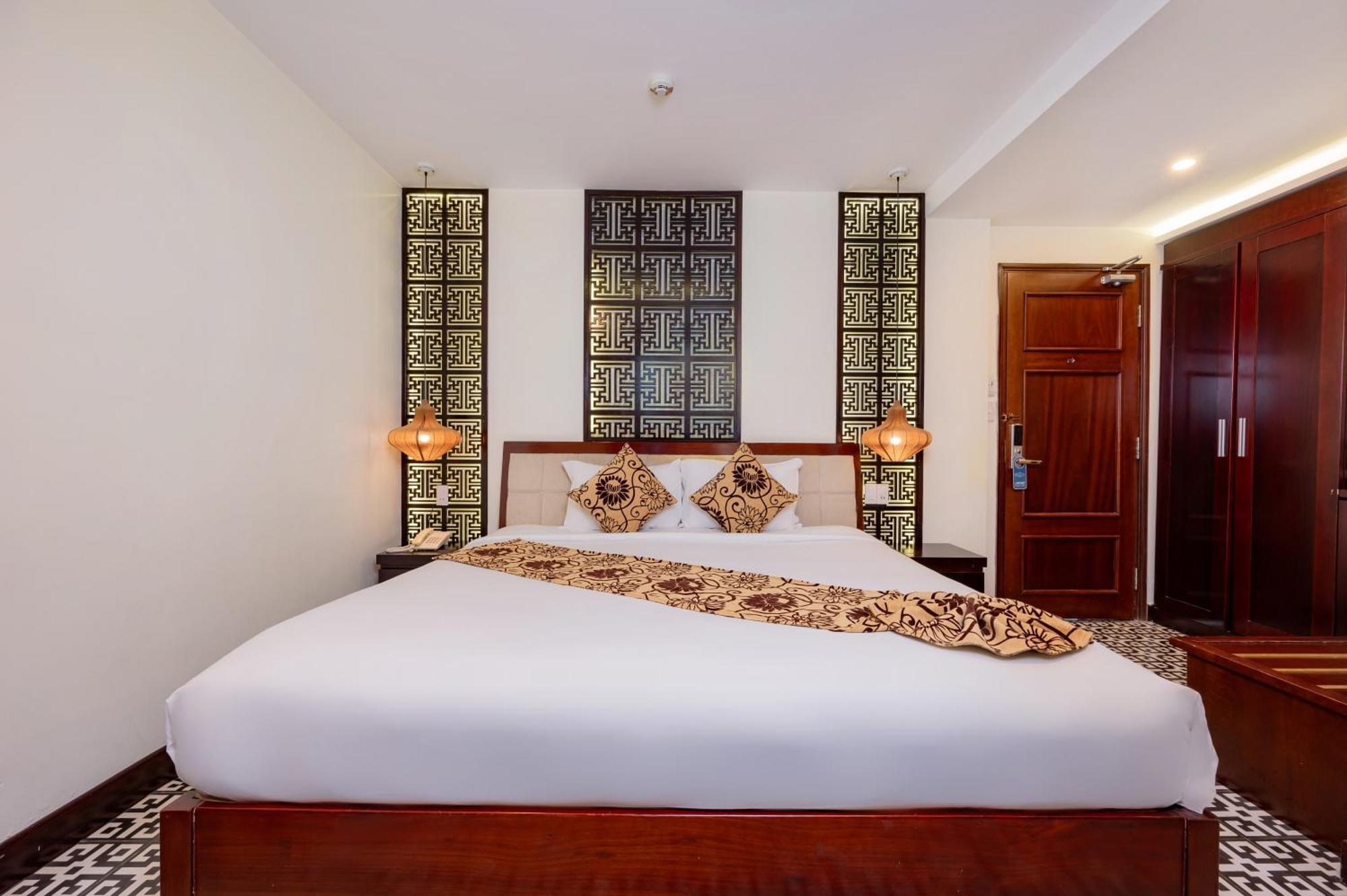 Canal House Отель
